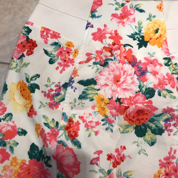 Cute Pink & Yellow & white Flower patterned skirt - Picture 2 of 4